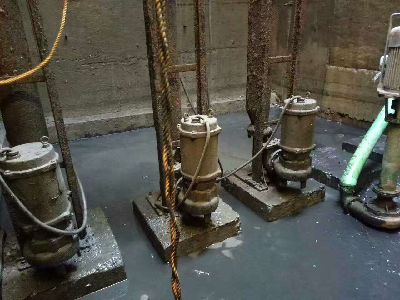 兴国污水池清理